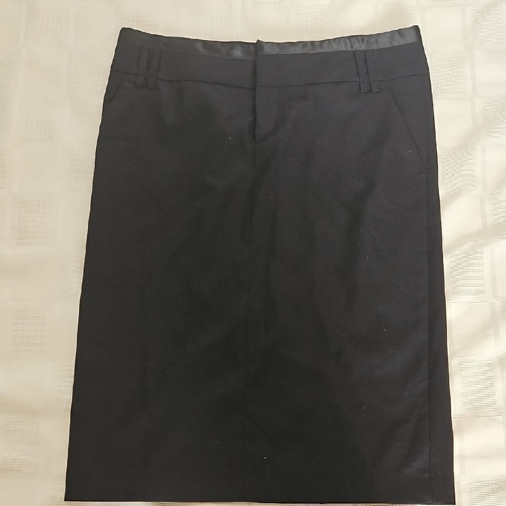 Zara Black Pencil Skirt Sleek Design